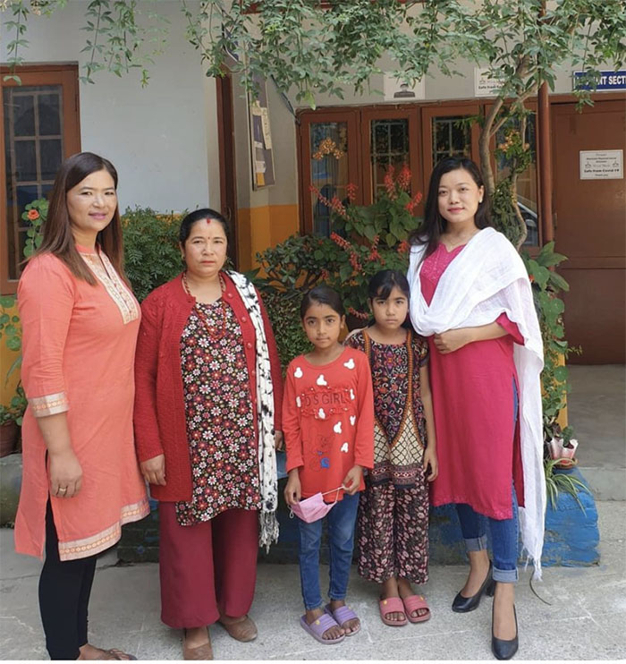 Jangmu Sherpa with Students